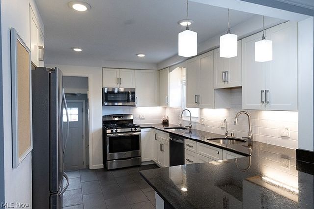 3748 Shannon Road, Cleveland Heights, OH 44118