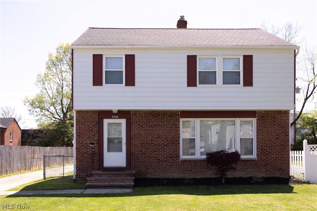 3748 Shannon Road, Cleveland Heights, OH 44118