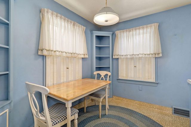 1128 S Stewart Avenue, Springfield, MO 65804