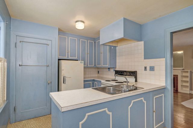 1128 S Stewart Avenue, Springfield, MO 65804