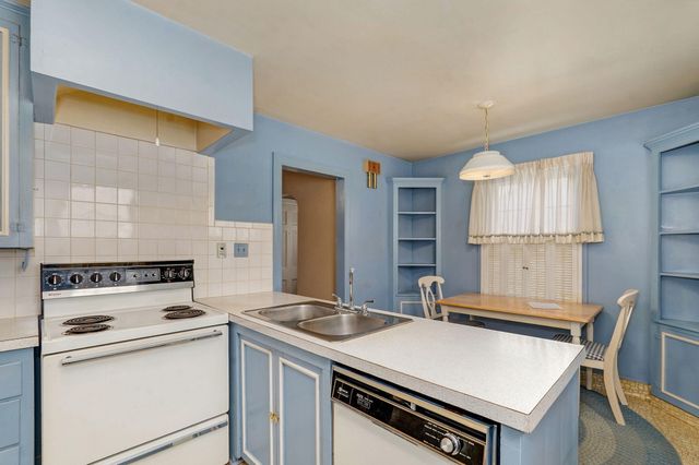 1128 S Stewart Avenue, Springfield, MO 65804