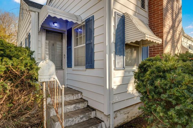 1128 S Stewart Avenue, Springfield, MO 65804