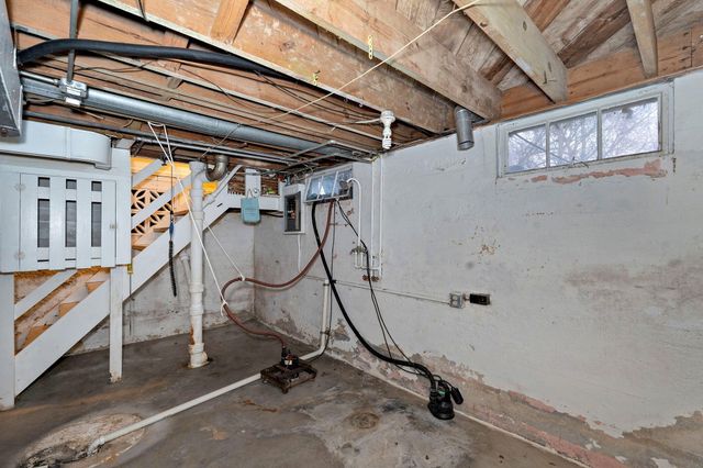 1128 S Stewart Avenue, Springfield, MO 65804