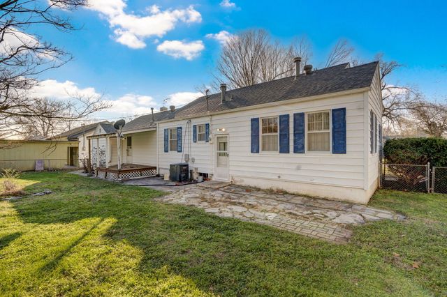 1128 S Stewart Avenue, Springfield, MO 65804