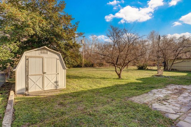 1128 S Stewart Avenue, Springfield, MO 65804