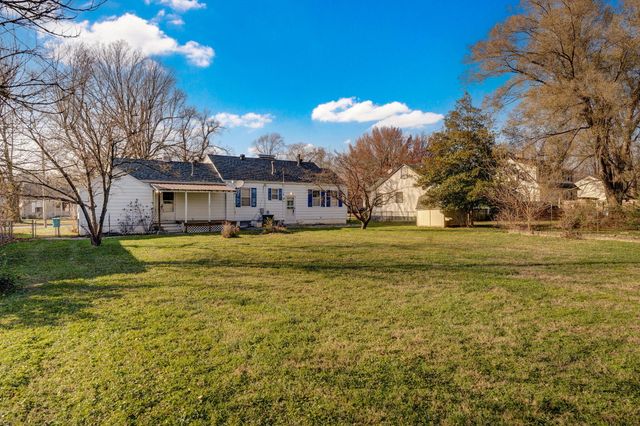 1128 S Stewart Avenue, Springfield, MO 65804