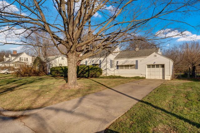 1128 S Stewart Avenue, Springfield, MO 65804