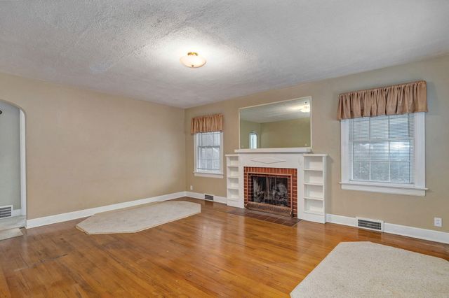 1128 S Stewart Avenue, Springfield, MO 65804