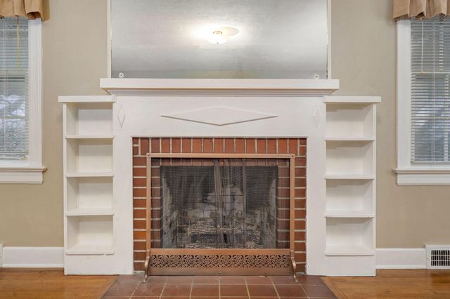 1128 S Stewart Avenue, Springfield, MO 65804