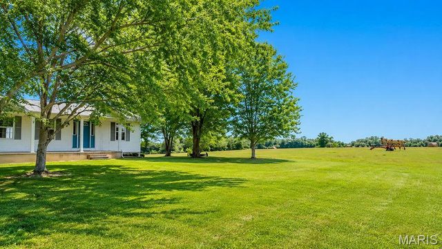 8253 Jackson School Road, Bloomsdale, MO 63627