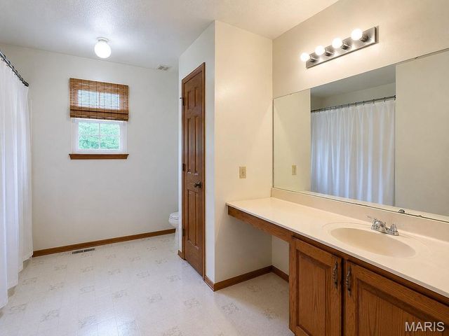 8253 Jackson School Road, Bloomsdale, MO 63627
