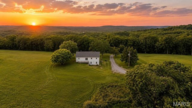 8253 Jackson School Road, Bloomsdale, MO 63627