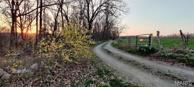 8253 Jackson School Road, Bloomsdale, MO 63627