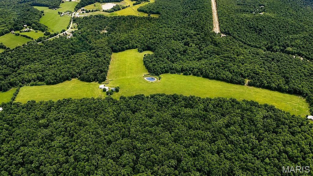 8253 Jackson School Road, Bloomsdale, MO 63627