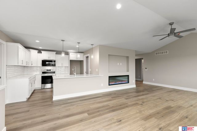 10111 S 78th Street, Lincoln, NE 68516