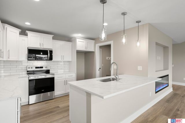 10111 S 78th Street, Lincoln, NE 68516