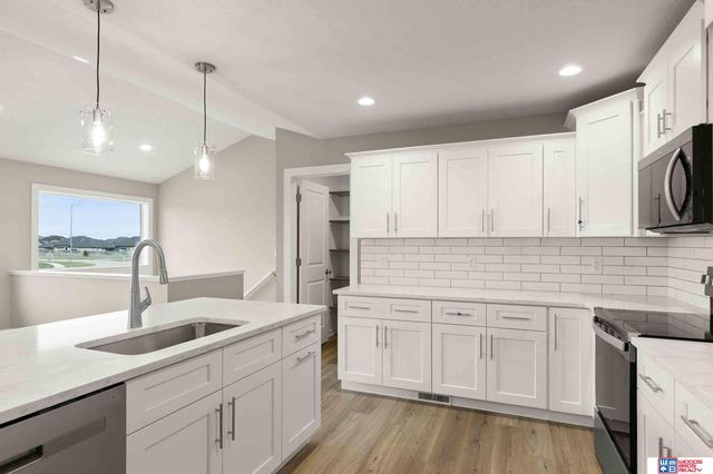 10111 S 78th Street, Lincoln, NE 68516