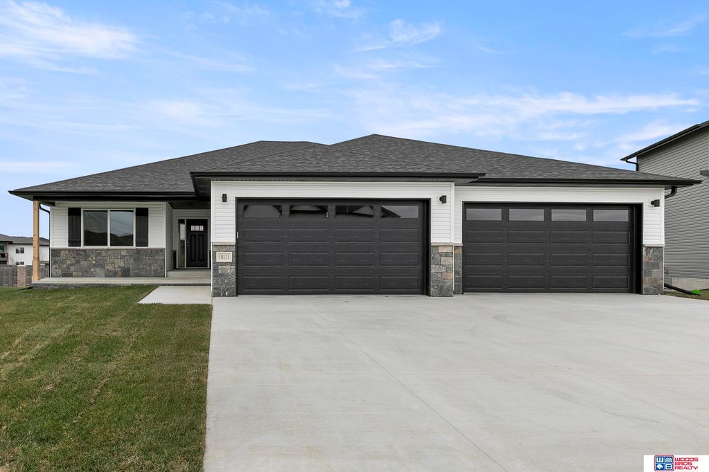 10111 S 78th Street, Lincoln, NE 68516