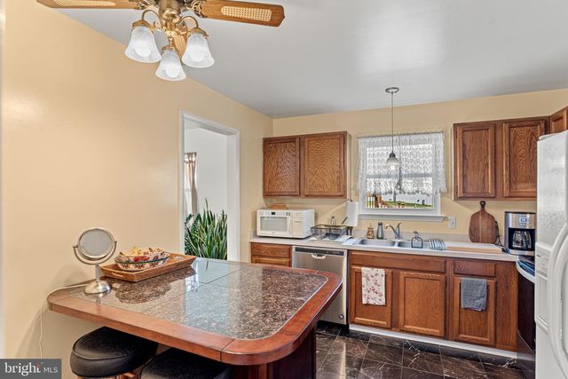 369 HIVNER RD, Harrisburg, PA 17111