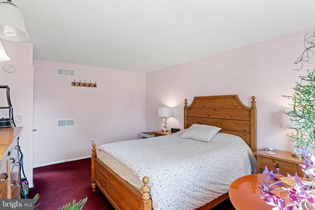 369 HIVNER RD, Harrisburg, PA 17111