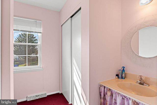 369 HIVNER RD, Harrisburg, PA 17111