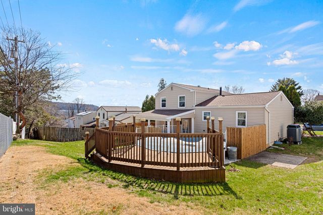 369 HIVNER RD, Harrisburg, PA 17111