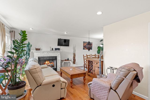 369 HIVNER RD, Harrisburg, PA 17111