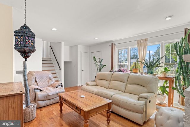 369 HIVNER RD, Harrisburg, PA 17111