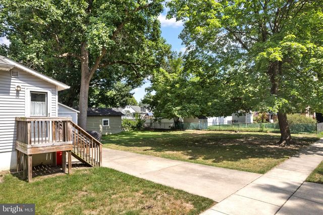 140 ALBANY AVE, Barrington, NJ 08007