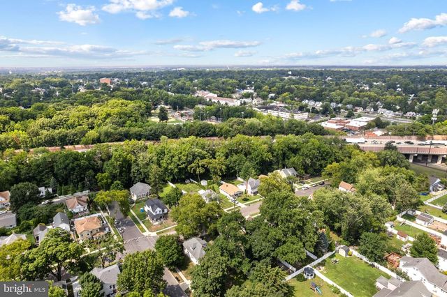 140 ALBANY AVE, Barrington, NJ 08007