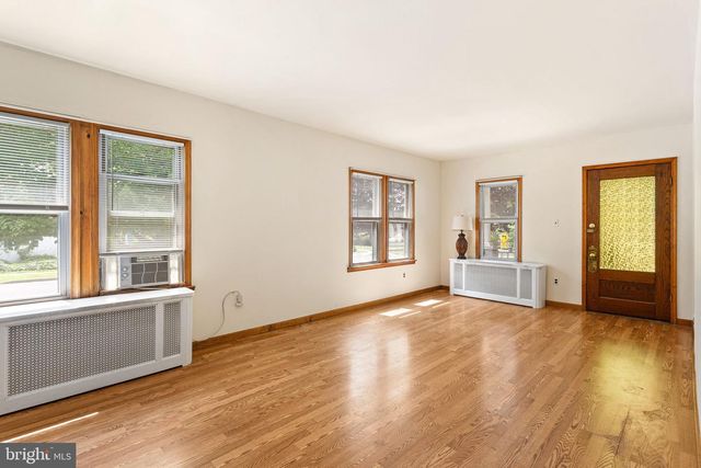 140 ALBANY AVE, Barrington, NJ 08007