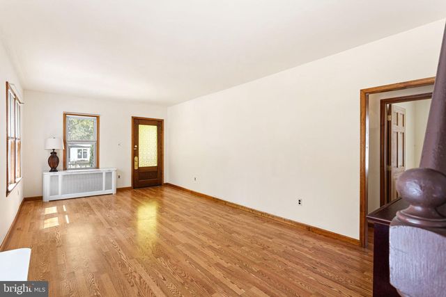140 ALBANY AVE, Barrington, NJ 08007