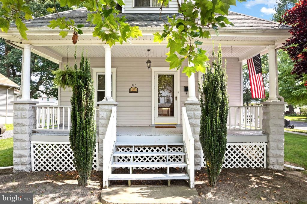 140 ALBANY AVE, Barrington, NJ 08007