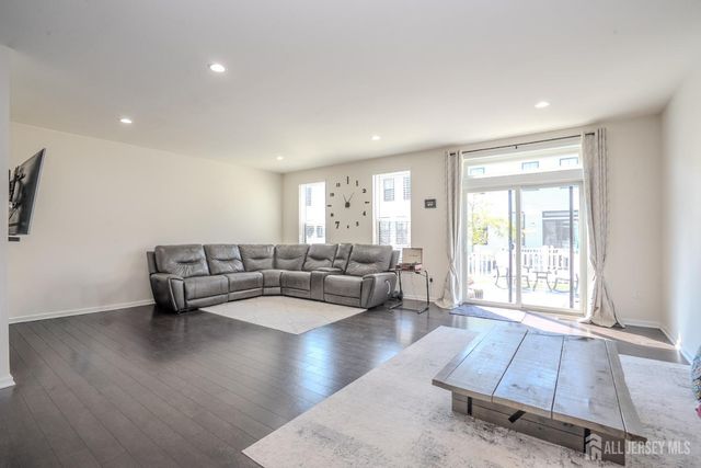 15 Clover Lane, Monroe, NJ 08831