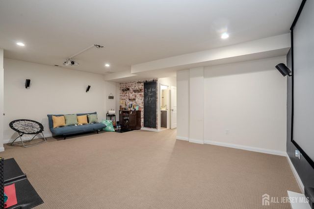 15 Clover Lane, Monroe, NJ 08831