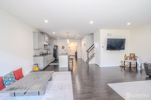 15 Clover Lane, Monroe, NJ 08831