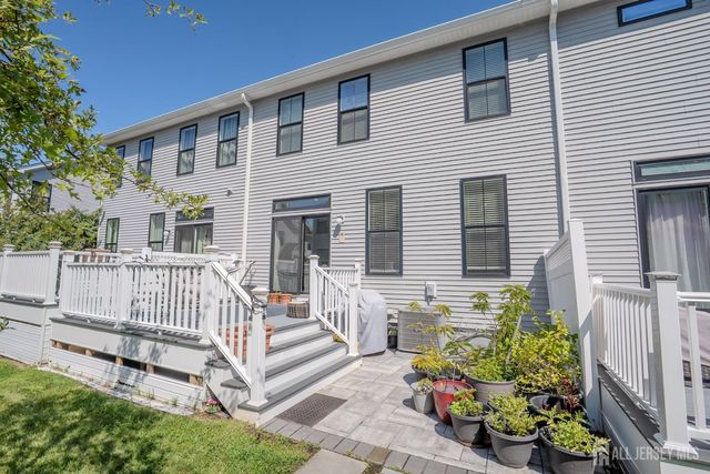 15 Clover Lane, Monroe, NJ 08831