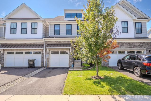 15 Clover Lane, Monroe, NJ 08831