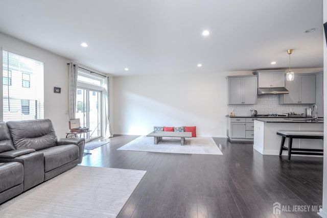 15 Clover Lane, Monroe, NJ 08831