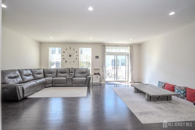 15 Clover Lane, Monroe, NJ 08831