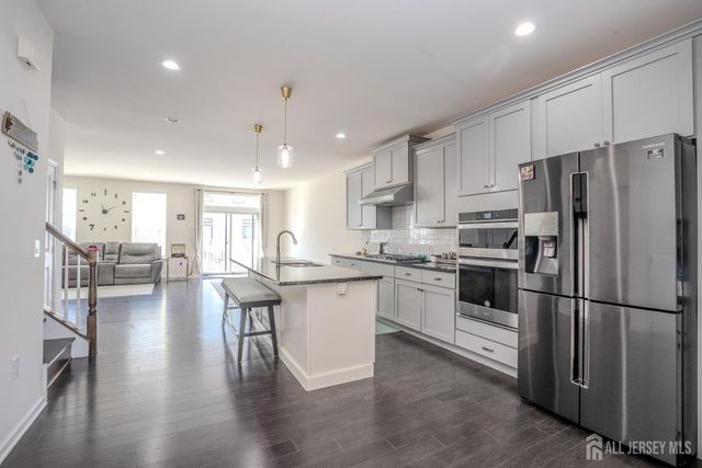 15 Clover Lane, Monroe, NJ 08831
