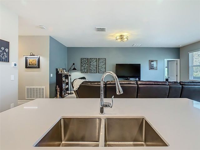 1055 OAK BLUFF DRIVE, Davenport, FL 33837