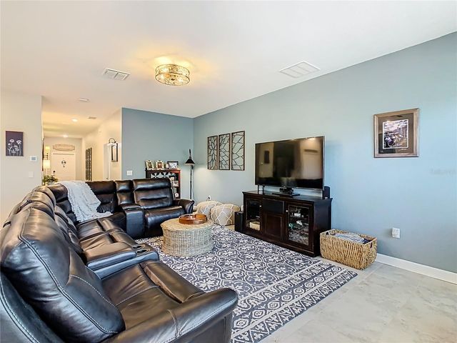 1055 OAK BLUFF DRIVE, Davenport, FL 33837