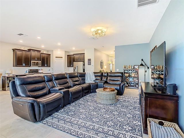 1055 OAK BLUFF DRIVE, Davenport, FL 33837