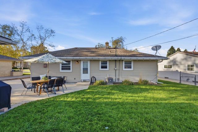 N85W15153 MacArthur DRIVE, Menomonee Falls, WI 53051