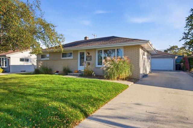 N85W15153 MacArthur DRIVE, Menomonee Falls, WI 53051