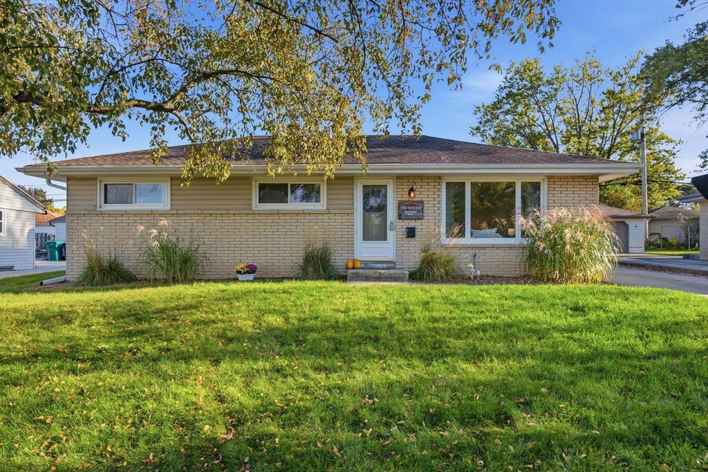 N85W15153 MacArthur DRIVE, Menomonee Falls, WI 53051