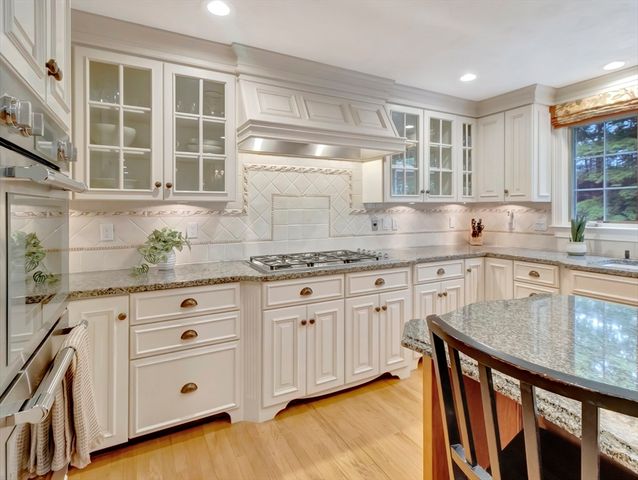 4 Wagon Wheel Rd, North Attleboro, MA 02760