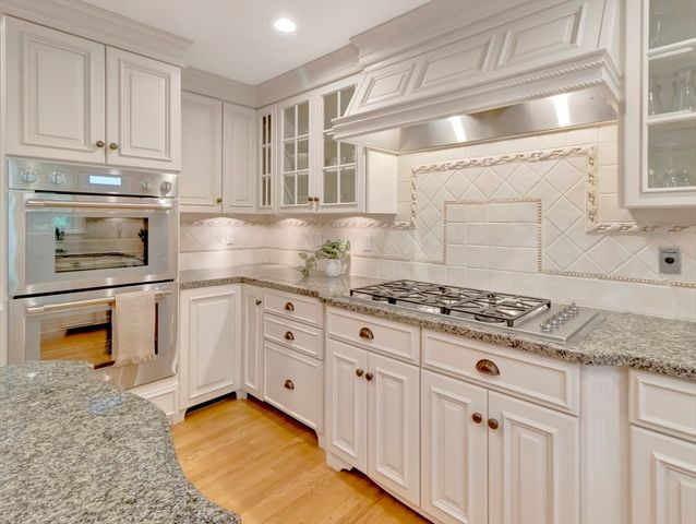 4 Wagon Wheel Rd, North Attleboro, MA 02760