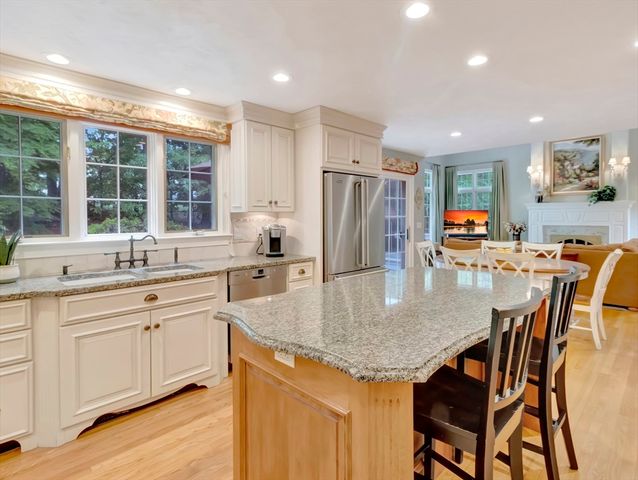 4 Wagon Wheel Rd, North Attleboro, MA 02760